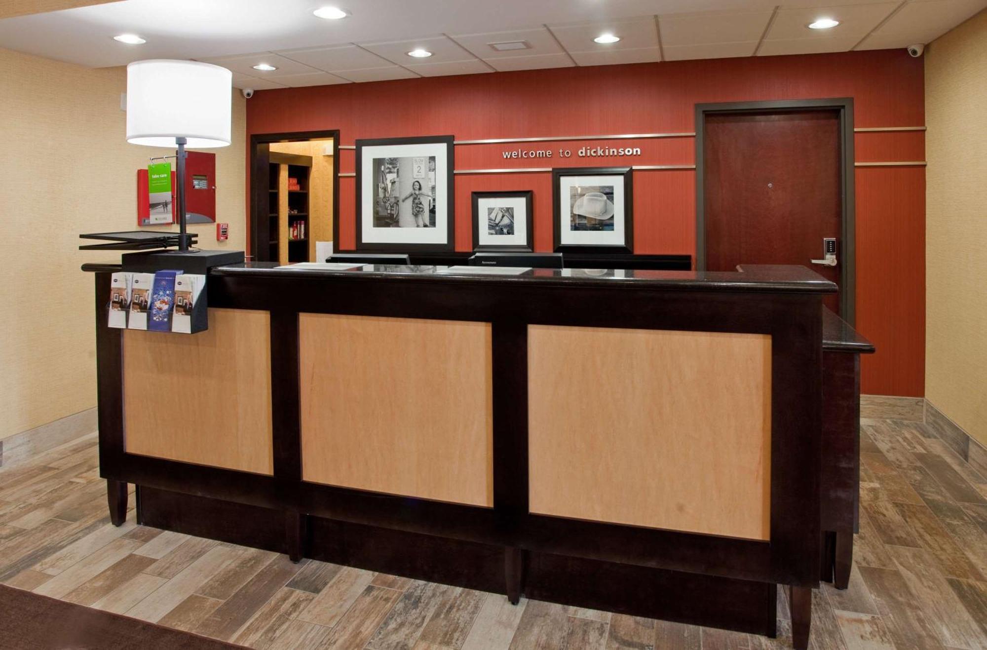 Hampton Inn & Suites Dickinson Nd Exterior foto